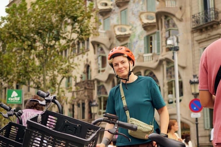 Barcelona Premium E-Bike Tour: Small Group City Experience