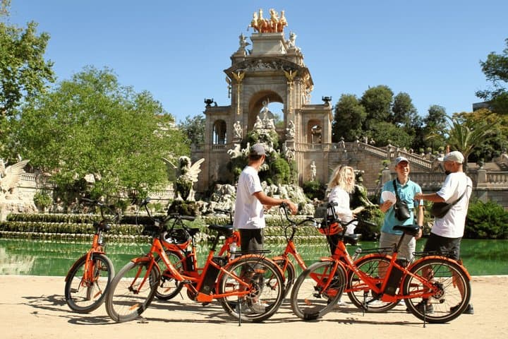 Barcelona Coast Bike or E-Bike Tour with Extra 1-Hour Rental