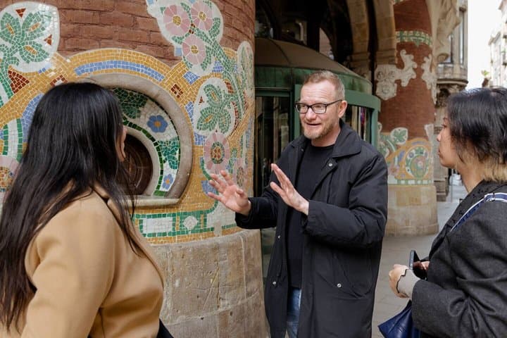 Barcelona Art & Wine: Galleries, Studios & Street Art