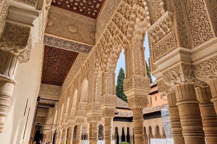 Guided tour of the Alhambra and Generalife