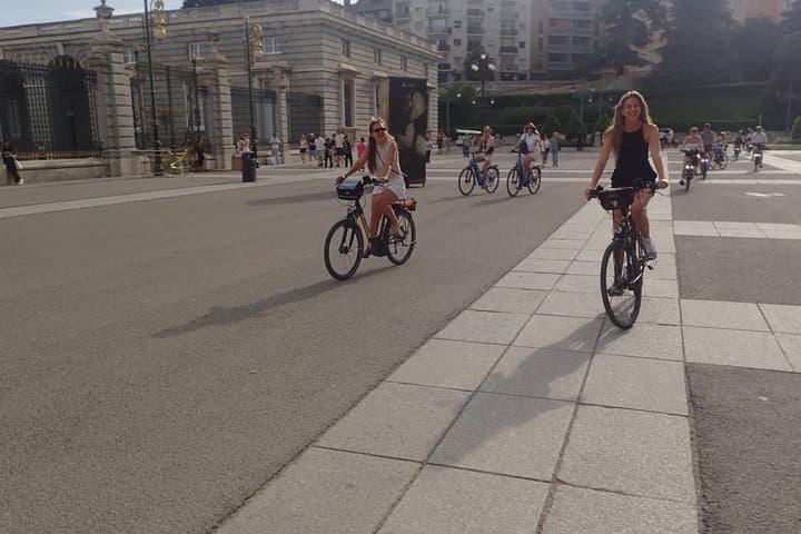 Madrid City Tour | Regular Bike or E-Bike | Reduced Groups