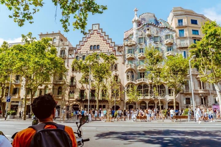 Life of Gaudi and Architectural | Walking Tour | 2h