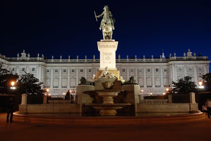 Madrid Best Walking Tour: Old city & Royal Quarter. Oficial guide