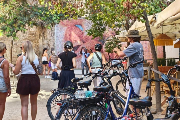 Barcelona Small-Group Bike or eBike Tour: Gaudí & Sagrada