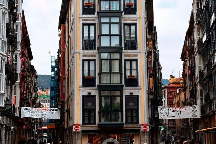 Bilbao Interactive City Tour