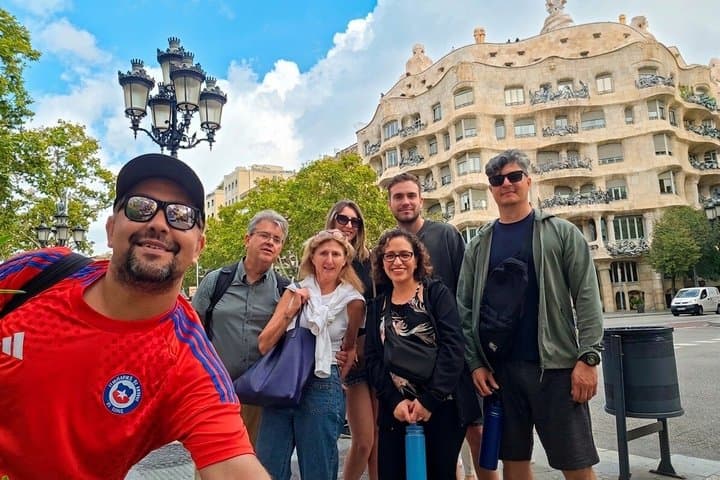 Barcelona in 3h: Sagrada, Batlló, Pedrera & Gothic Quarter walk