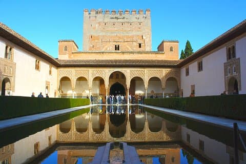 Alhambra Generalife and Nasrid Palaces Guided Walking Tour in Granada