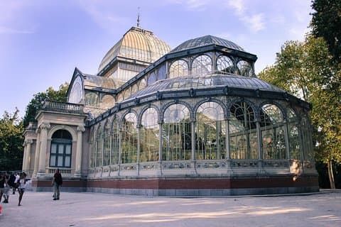Madrid: El Retiro Park Guided Tour and Tapas