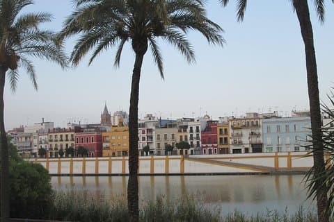 Private tour Royal Palace+Cathedral+Walk along the river