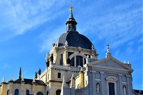 Self-guided city game in Madrid: grand and majestic secrets
