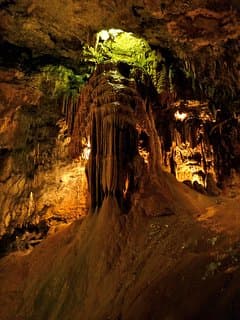 Cave of Valbecausero from León