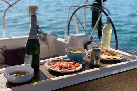 Open Bar -Cava, Wine, Beer, Soft Drinks- en Light Snacks