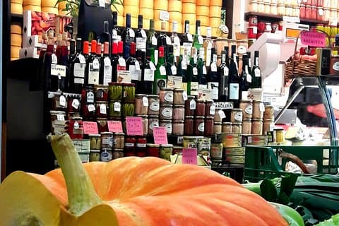 San Sebastián Private Food-Historical tour & meal at a Gastronomy Club
