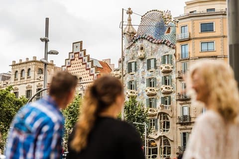 Barcelona: Private & Custom Walking Tour with a Local (8-hours)
