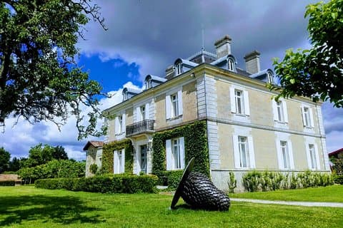 Bordeaux Uncorked: Private Premium Wine Tour from San Sebastian