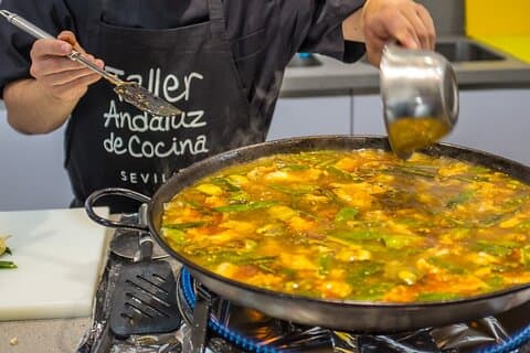 Seville: Paella & Tapas Cooking Class + Triana Market Tour