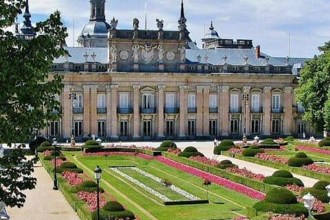 Private Guided Tour with Admission to La Granja and Fabrica de Vidrio