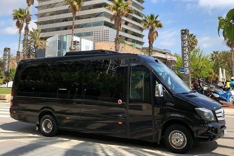 Barcelona City Private Tour 4 hours (DE 2 to 16 passengers)