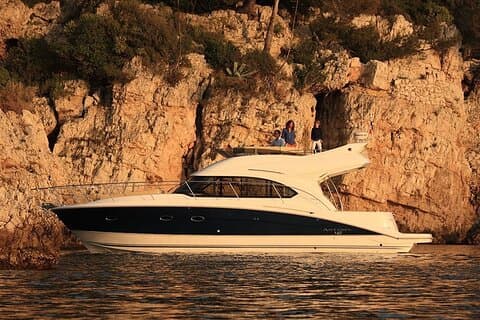 Private Luxury Motor Boat 6 and 8 Hour Full Day Charter