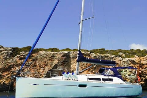Private 2-Hour Tour of Barcelona on a Sailboat