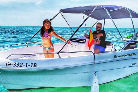 Valencia Boat without license and entrance to Beach Club Piscina