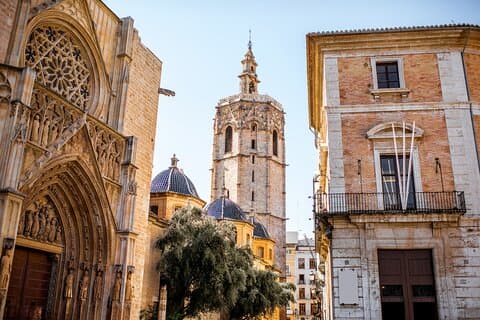 Explore Valencia in 60 minutes with a Local