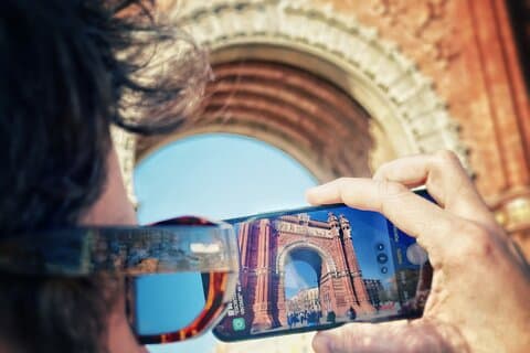 Learn ways to better capture landmarks on this barcelona photography course