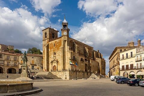 Trujillo Highlights: Pizarro’s City, Palaces & Medieval Castle