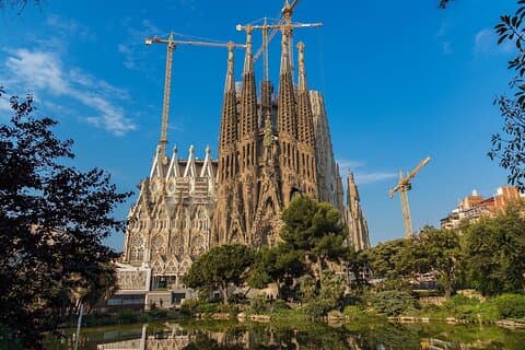 Skip-the-line La Sagrada Familia with Towers Private Tour