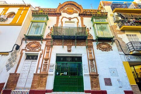 Ceramics classes in Seville – Learn lathe, majolica or mosaic