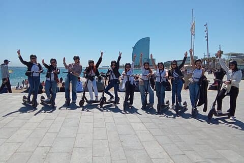 Barcelona: E-Scooter or Bike Tour with Local Guide