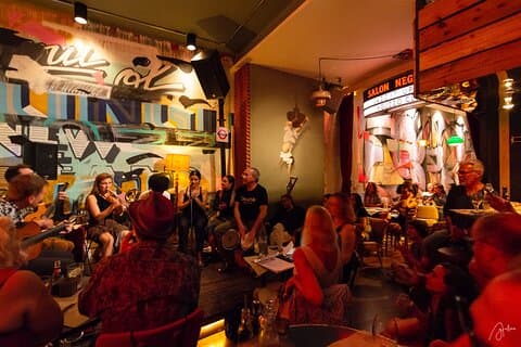 Local cuisine and live music at Ciutat Vella Barcelona