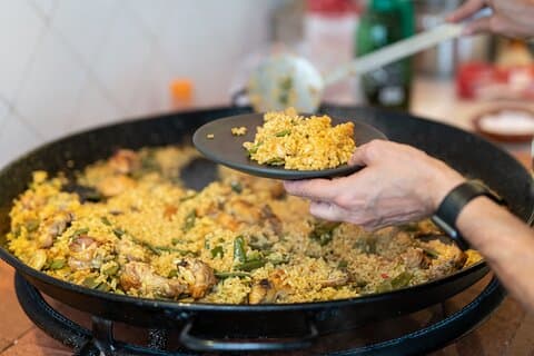 Your Valencian paella or seasonal vegetables!