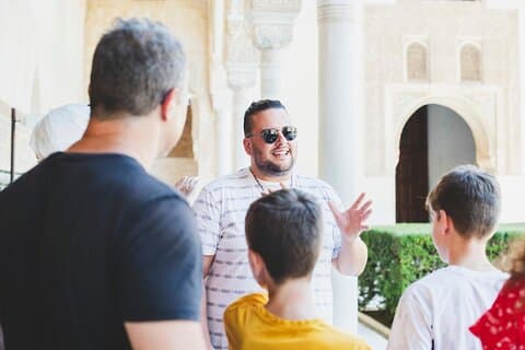 Private tour of the Alhambra with a historian-Tickets included