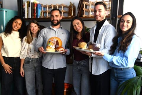 Gourmet Experience: Tasting of Spanish Cheese and Exclusive Wines