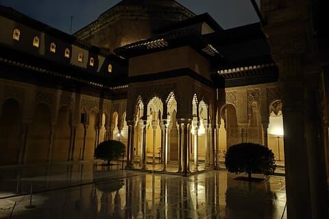 Private Night Tour of the Nasrid Palaces of the Alhambra