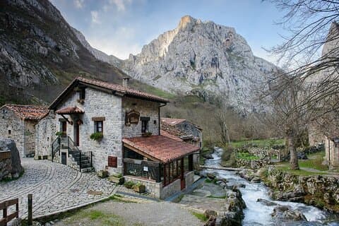 Picos de Europa : Bunnes with funicular and Cabrales cheese cave