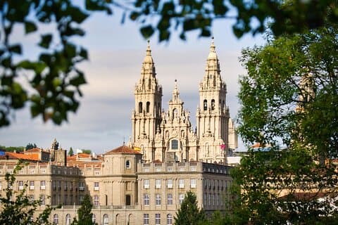 Hello Bilbao: Private 2-Hours Intro City Walk with Local Guide