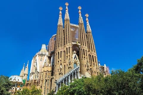 Sagrada Familia Guided Tour with Towers Access
