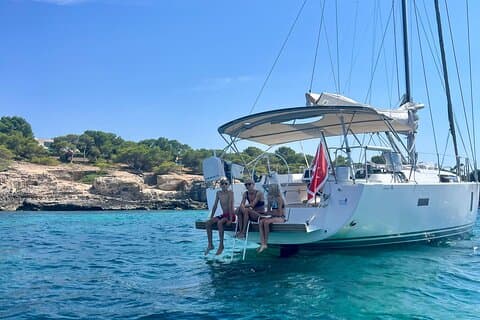 Mallorca: Private sailing tour with drinks & tapas