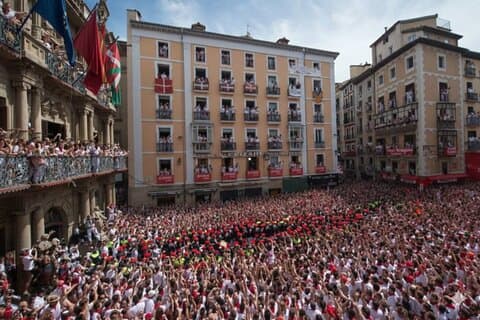 Pamplona : Private Balcony Chupinazo View with Champagne & Tapas