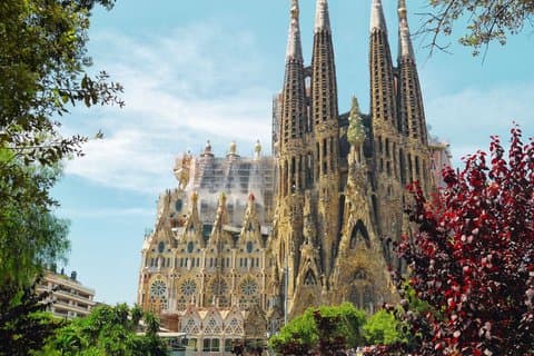 Sagrada Familia Skip-the-Line Small-Group Guided Tour
