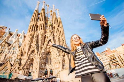 Barcelona Gaudí Masterpieces Walking Tour with Audio Guide