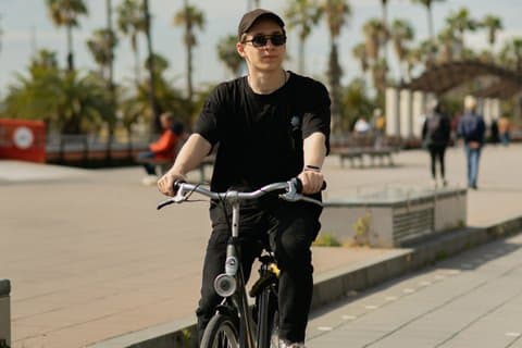 Barcelona Premium Dutch E-Bike Rental 1h-3 Days | Free GPS Routes