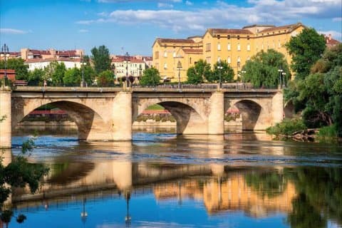 Hello Logroño: Private 2-Hour Intro City Walk with Local Guide