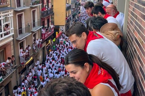 VIP San Fermin : Balcony in Estafeta, Churros y Gigantes