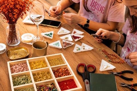 Jewelry workshop with unlimited wine Alicante