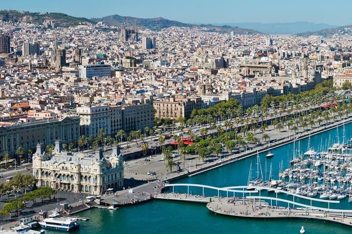 Enjoy a hassle-free transfer from Barcelona Port to the airport!