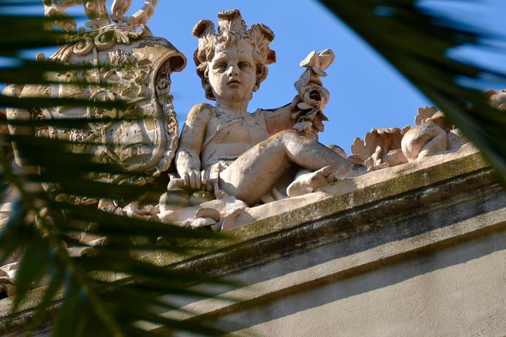 The Secrets of Barcelona's Old Town city game