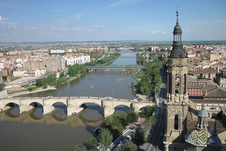 Private City Tour of Zaragoza with driver and official tour guide